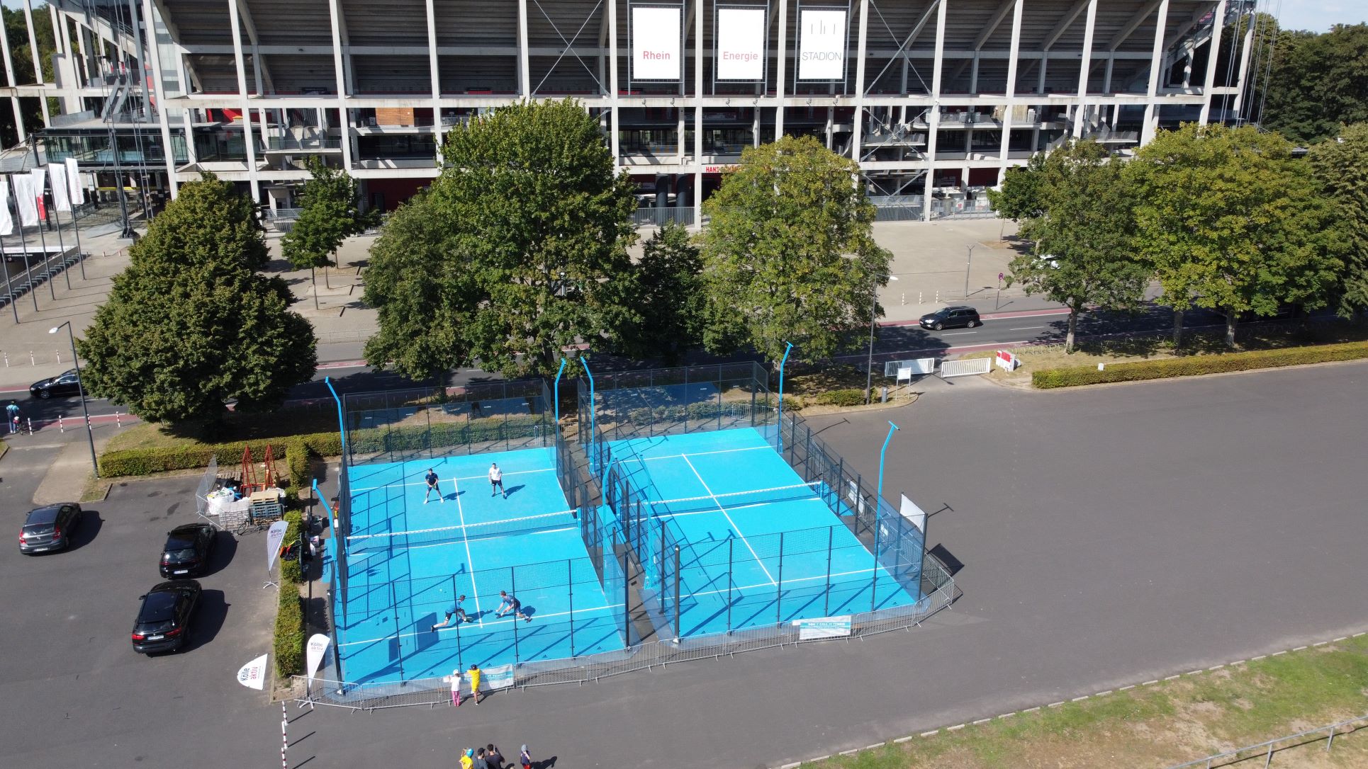 WIE BRINGT MAN ÜBER 3.000 MENSCHEN IN KÖLN DAZU, PADEL ZU SPIELEN?