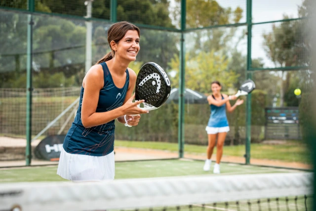 Der einfache Einstieg ist einer der Vorteile beim Padel-Sport.